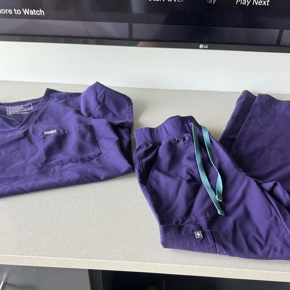 Figs Purple Scrub Set with Turquoise Drawstring